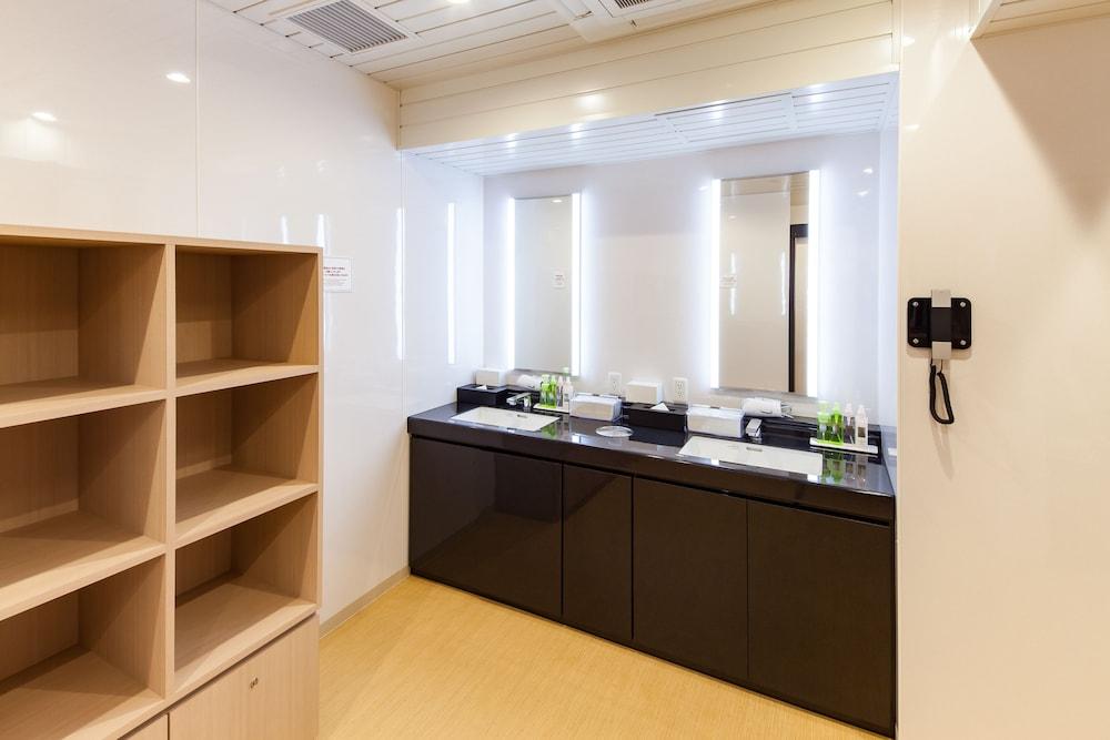 Y'S Hotel Shin Oszaka Kültér fotó